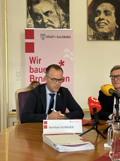 Stellten das Programm und Konzept rund um das Stadtfest 2026 vor: Bürgermeister Bernhard Auinger und Magistratsdirektor Max Tischler. | Foto: Lisa Gold