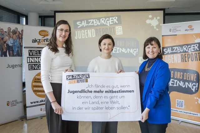  Im Bild: Daniela Wallinger (akzente), Landeshauptfrau-Stellvertreterin Marlene Svazek und Marietta Oberrauch (Geschäftsführerin akzente Salzburg) | Foto: Land Salzburg/Neumayr/Leopold