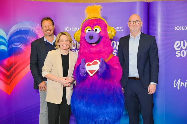 ESC-Executive-Producer Michael Krön, ORF-Programmdirektorin Stefanie Groiss-Horowitz, Maskottchen Auri, Dorothee Freiberger, Angelika Möser. | Foto: ORF/Thomas Ramstorfer