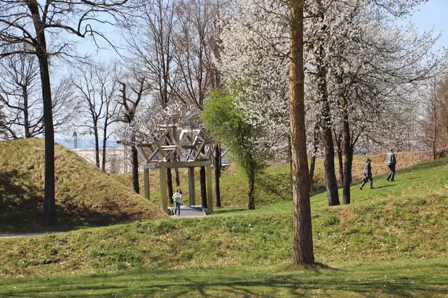 Im Frühling zeigt sich der Skulpturenpark von seiner schönsten Seite | Foto: Edith Ertl