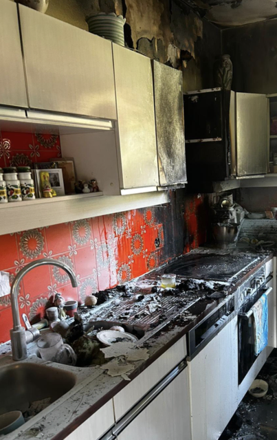 Zwei Töpfe wurden zum Aufwärmen auf den Herd gestellt. | Foto: Feuerwehr Steindorf