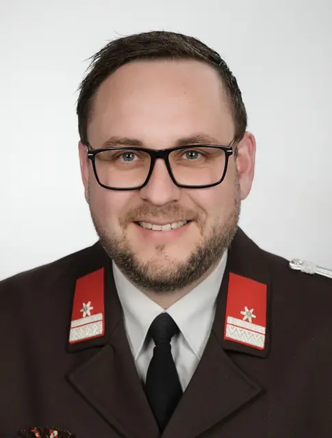 Brandmeister Daniel Olsacher wurde mit 95 Prozent der Stimmen zum neuen Ortsfeuerwehrkommandanten von Adnet gewählt. | Foto: Feuerwehr Adnet