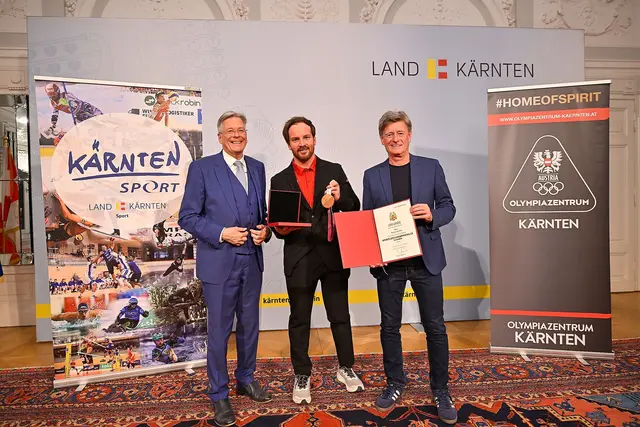 Thomas Grochar wurde Ende 2025 zum Sportler des Jahres gewählt, konnte aber an der Veranstaltung nicht teilnehmen. Die Überreichung der Trophäe wurde am 18. März 2026 nachgeholt. | Foto: LPD Kärnten/Helge Bauer