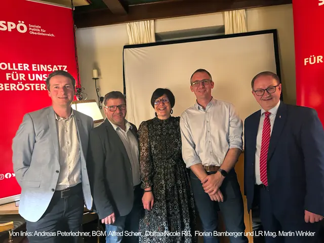 SPÖ-BGF Andreas Peterlechner, Bgm. Alfred Scherr, Obfrau Nicole Riß, Florian Bamberger und Landesrat Martin Winkler. | Foto: SPÖ Lochen
