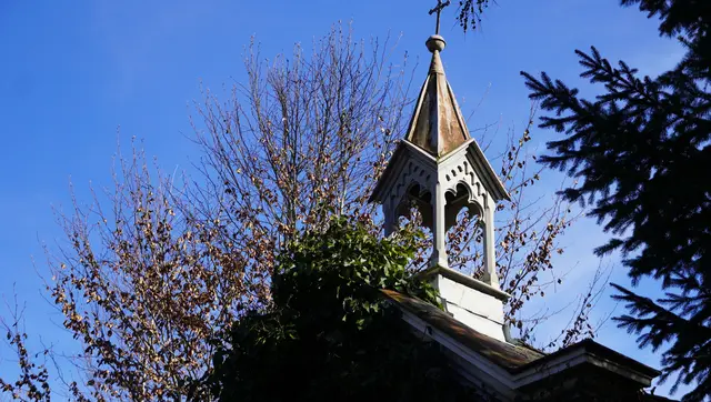 Die Kapelle am Friedhofsgelände ist mittlerweile bis oben hin in Efeu gehüllt. | Foto: MeinBezirk Pongau