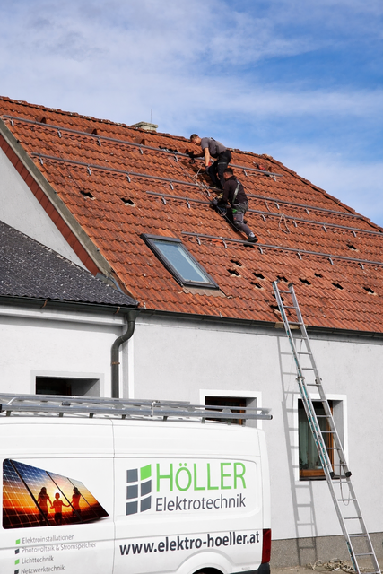 Montage einer PV-Anlage | Foto: Höller