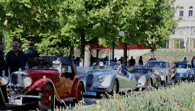 Oldtimer Rallye im Salzkammergut: Für alle Oldtimer und Sportwagenfreunde ein Pflichttermin, bei dem man Autoaffinität und Charity gleichermaßen unter einen Hut bringen kann. | Foto: Margit Stockiner