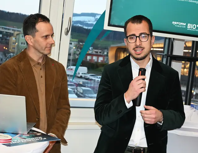 Philipp Schörghofer und EMCO-Chef Tarik Mete. | Foto: Josef Wind