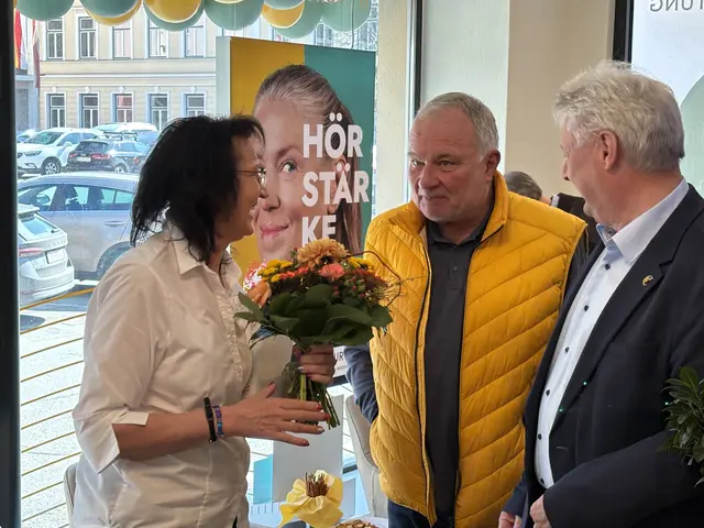 Claudia Rauter, SR Karl Tillian und Bgm. Leopold Astner (v.l.) | Foto: Dominik Lach