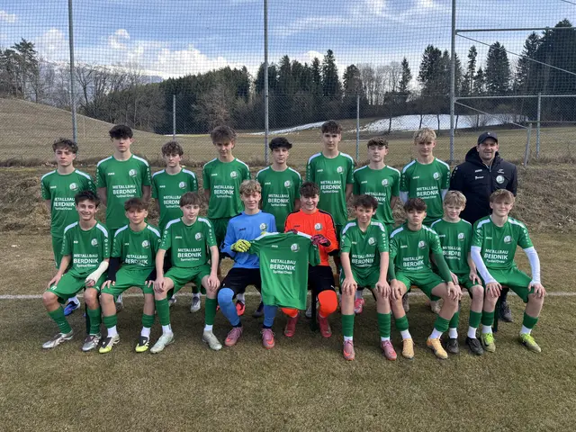 Die jungen Fußballer aus Lendorf erstrahlen in neuen Dressen. | Foto: FC Cartrade Lendorf