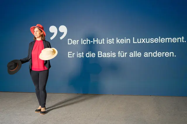 Anett Stimmeder ist eine gefragte Speakerin zu den Themen mentale Last, Rollenklarheit und innere Stärke für berufstätige Frauen und Mütter | Foto: Justin Bockey