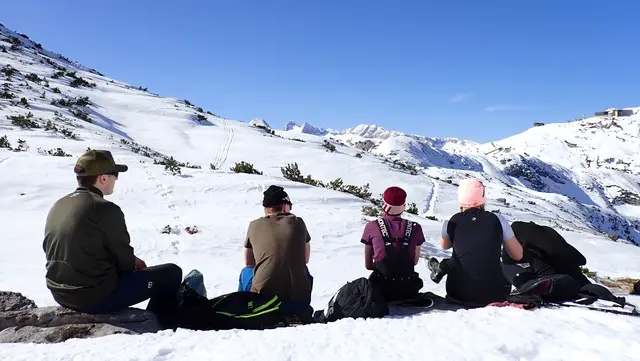 Traumhafter Ausblick: Die Schülerinnen und Schüler genossen die Wintersporttage am Krippenstein. | Foto: HLW Bad Aussee