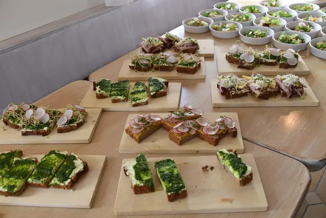 Neben Topweinen gibt es auch ausgezeichnete Kulinarik. | Foto: MeinBezirk/Michael Strini