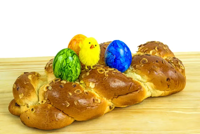 Liebevoll gebackene Osterköstlichkeiten vom Ostermarkt im Bezirksseniorenzentrum. | Foto: PantherMedia/huao