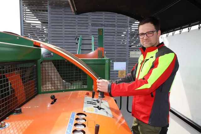 David Hausleitner kann die Machine bedienen. | Foto: Johann Schleich