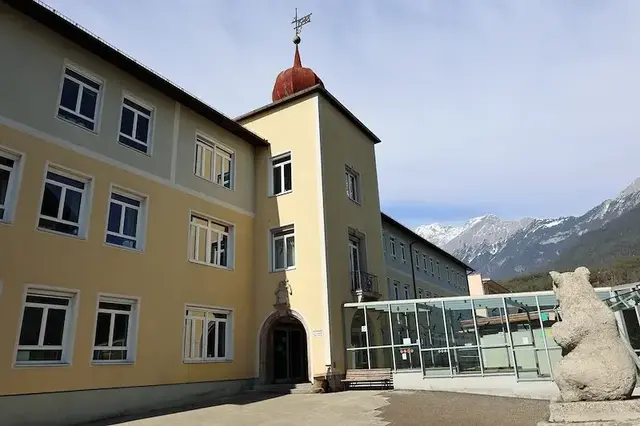 Im Sommer 2027 sollen beim Einberger Schulzentrum die Bagger anrollen. 