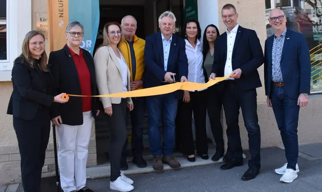 Melanie Heckmann, Irmgard Hartlieb, Monika Simschitz, Karl Tillian, Leopold Astner, Claudia Rauter, Tanja Strohmaier, Ronny Bauer, und Hanns Stattmann (v.l.) | Foto: Carmen Rienzner