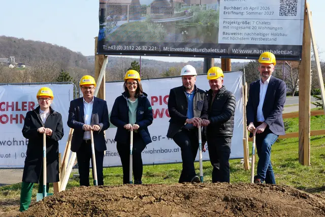 Beim Spatenstich in Tieschen (v. l.): Petra Köberl, Ernst Fröhlich, Veronika Kollmanitsch, Manfred Pichler, Manfred Pichler sen., Bürgermeister Martin Weber. | Foto: Nicole Schawill