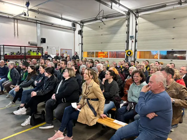 Rund 110 Besucher nahmen an der Ortsversammlung in Loich teil. | Foto: Anna-Lena Janker