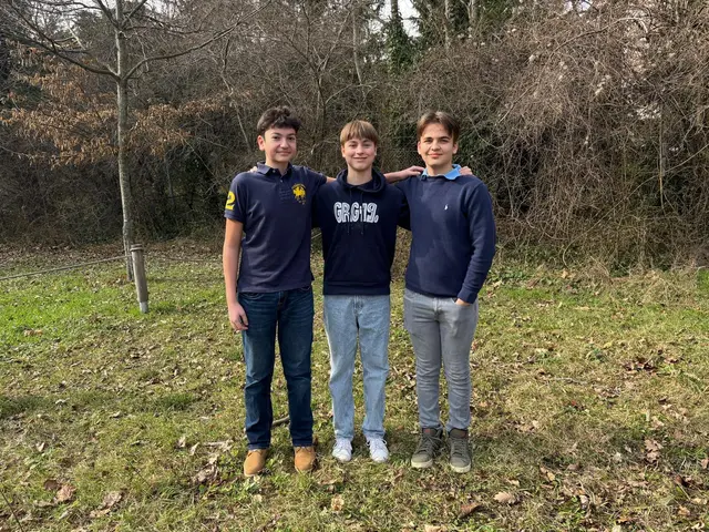 Sam, Constantin und Oliver behalten den Überblick über die Niederschläge. | Foto: Fabian Franz/MeinBezirk