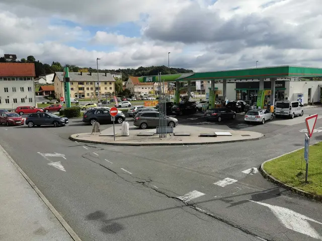 Viele aus dem Grenzland fahren nach Slowenien tanken.  | Foto: RMS