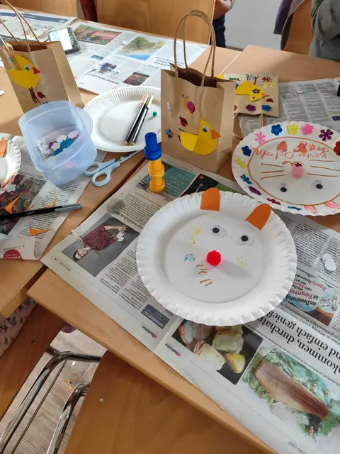 Es darf gebastelt werden: Der Ostertreff am Erlebnisbauernhof Schwarz verspricht ein tolles Kinderprogramm. | Foto: Erlebnisbauernhof Schwarz