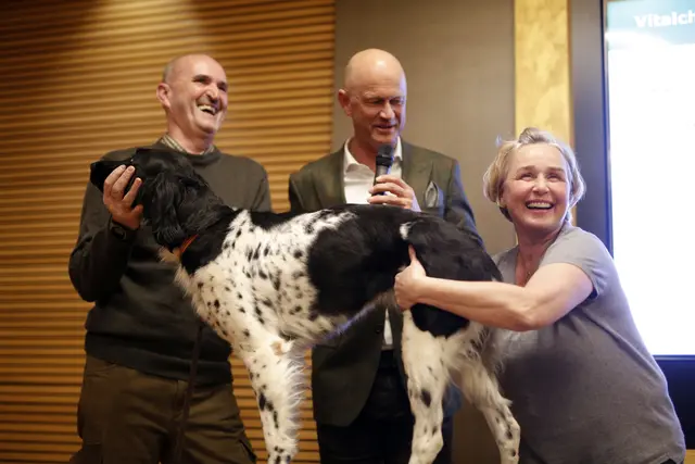 Mit Münsterländer-Hündin „Cara“ zeigte man vor, wie man die Maßnahmen trifft. | Foto: Andreas Tauser