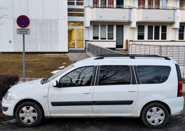 Das Radarauto in Hall in Tirol stet in heftiger Kritik. Nicht zuletzt auch wegen den Abstellorten.  | Foto: Screenshot Facebook
