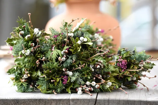 Beim Höhnharter Naschmarkt bieten die Bäuerinnen auch traditionelle Palmbuschen zum Kauf. | Foto: PantherMedia/Spitzi-Foto