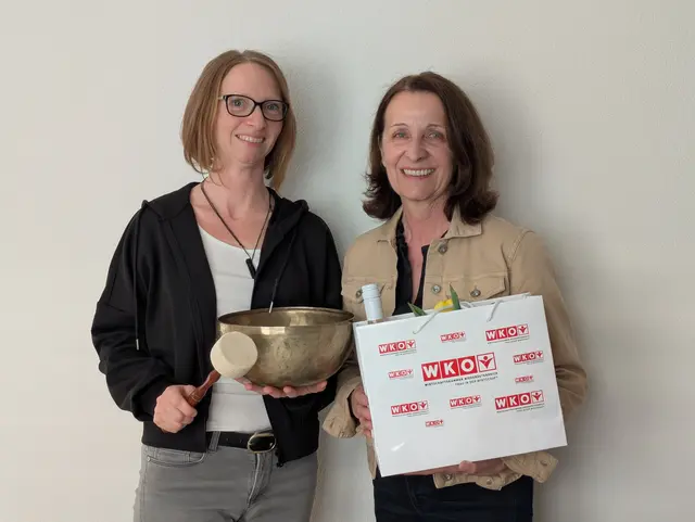 Anne Blauensteiner (rechts) bei der Unternehmerin Johanna Vogl in Groß Gerungs. | Foto: zVg