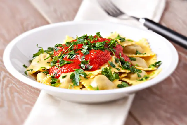 Der Verein für Konsumenteninformation hat 40 gefüllte Pasta-Varianten aus den Supermarktregalen getestet. Die Ergebnisse fallen ernüchternd aus. (Symbolbild) | Foto: svariophoto/Smarterpix