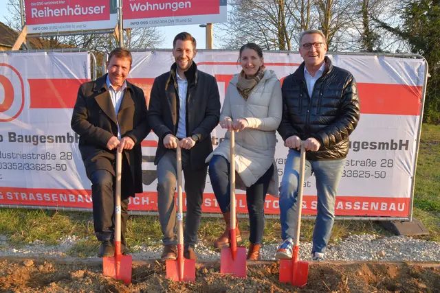 Gute Laune beim Spatenstich: Bürgermeister Franz Wachter, Vizebürgermeister Andreas Mittl, Amtsleiterin Kerstin Steiner, OSG-Obmann Alfred Kollar | Foto: MeinBezirk/Michael Strini