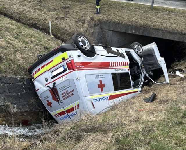 Verkehrsunfall mit Rettungsfahrzeug im Gurktal. | Foto: Rotes Kreuz
