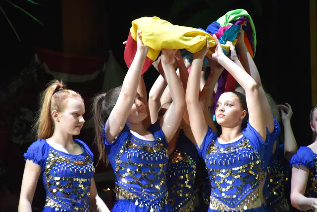 Die Tänzerinnen präsentierten das Gewand Josephs. | Foto: MeinBezirk/Michael Strini