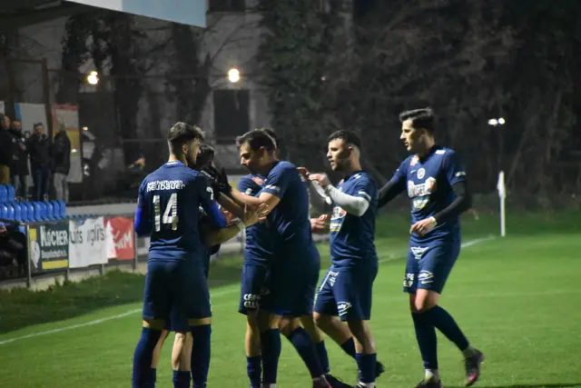 Großpetersdorfs Kicker freuen sich über die etwas glückliche Führung. | Foto: MeinBezirk/Michael Strini