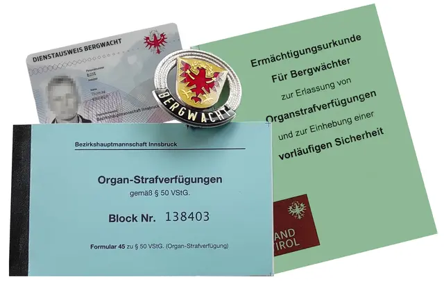 Dienstausweis, Dienstabzeichen und Organ-Strafverfügungen sind immer dabei! | Foto: TBW Est. Stubai