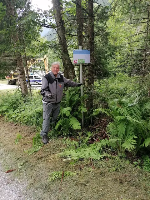 Aufstellung und Wartung der offiziellen Schutzgebietstafeln | Foto: TBW Est. Stubai