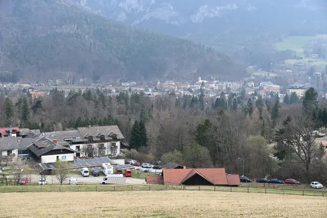 Volles Haus und Parkplätze, drei Tage Lebensfreude Festival
also ich gehe da lieber spazieren und höre mir das fröhliche Vogelgezwitscher an