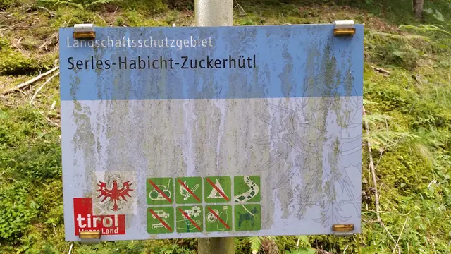jährliche Reinigung von 47 Schutzgebietstafeln im Einsatzgebiet ist notwendig | Foto: TBW Est. Stubai