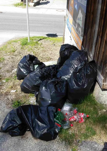 Verwendung falscher Müllsäcke - Inhalt ungetrennt und illegal entsorgt | Foto: TBW Est. Stubai