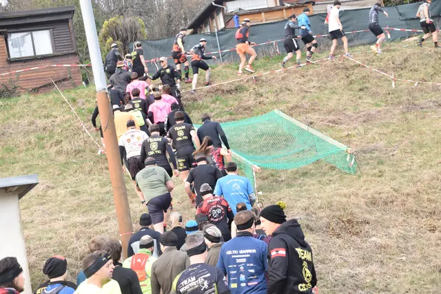 Dichtes Gedränge nach dem Massenstart um 8 Uhr früh. 