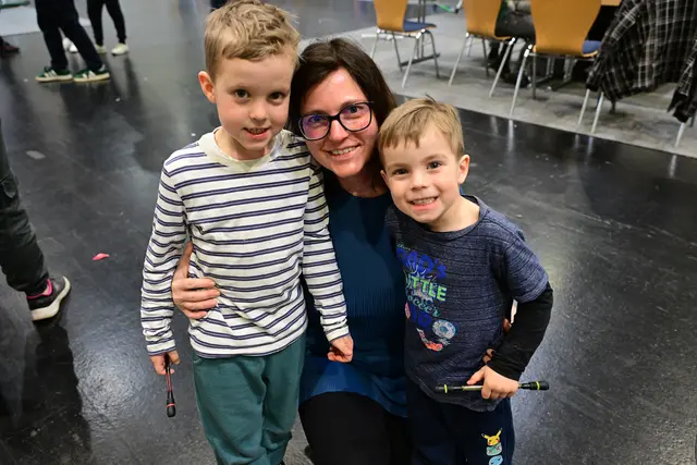 Lukas mit Mama Sonja und Sebastian erkundeten die Messe | Foto: Thomas Fischer