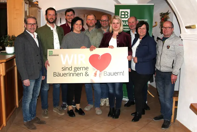 v.l.n.r: Bürgermeister Harald Grubmair, Ortsbauernobmann Karl Eisenhuber, Max Wimmer, Marianne Greinöcker, Obmann Thomas Ammer, BBK Obmann Thomas Kraxberger, Ortsbäuerin Christine Greinöcker, Rudolf Senzenberger, Vizebgm. Eva Wahlmüller und Günther Aichinger