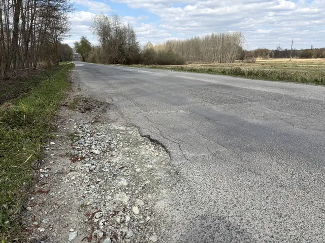 Im Nordteil des Güterweges ist das Bankett abgefahren. | Foto: Elisabeth Kloiber