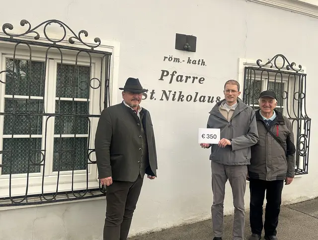  ÖKB-Obmann Josef Kohzina, Pfarrvikar Günther Schreiber und ÖKB-Kassier Erich Wallisch.
 | Foto: Christine Kohzina 