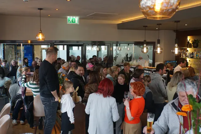 Besonders groß war der Andrang vor dem Tresen mit den süßen Spezialitäten