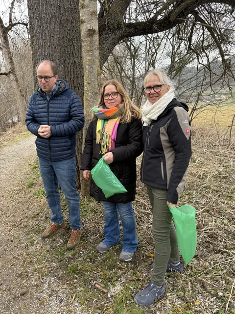 V.l. Matthias Schwab, Bürgermeister von Haus im Ennstal, Bianca Scharnböck Umweltstadträtin der Stadt Schärding und Mitgl. der Clean4tler OÖ, Christina Gattermaier-Humer Obfrau der Clean4tler OÖ 