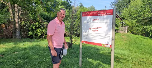Bürgermeister Wolfgang Eder und seine Mitarbeiter begaben sich auf dem überarbeiteten Kuruzzenwanderweg.  | Foto: Gemeinde Burgauberg-Neudauberg