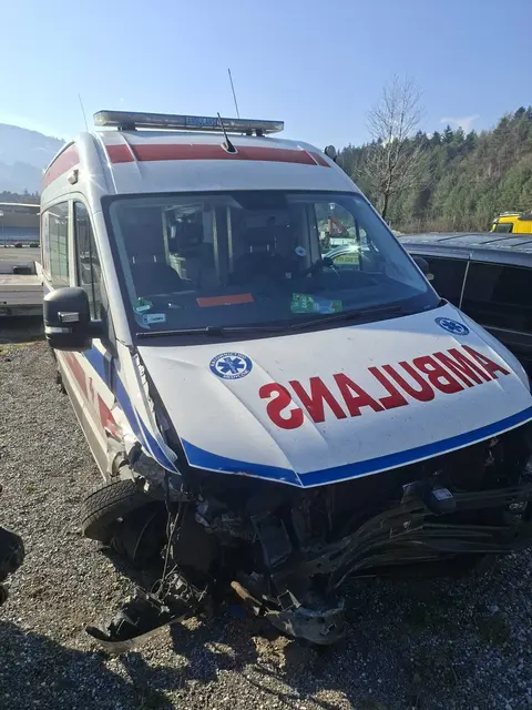 Auf der Inntalautobahn kam es am 22. März zu einem Unfall mit einem polnischen Krankentransporter. | Foto: ZOOM.TIROL