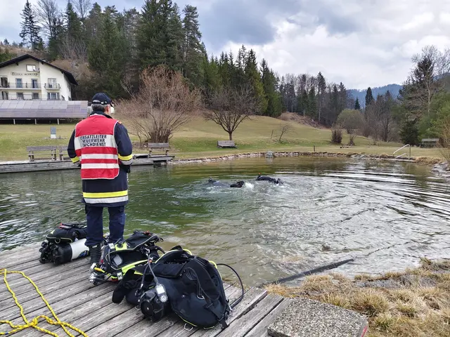Auch die Taucher der Wasserrettung beteiligten sich an der Suche. | Foto: BFKDO WRN
